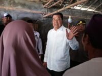 Tinjau Rumah Kumuh di Pakuhaji, Bupati Tangerang Beri Bantuan Pembangunan Rumah Layak Huni