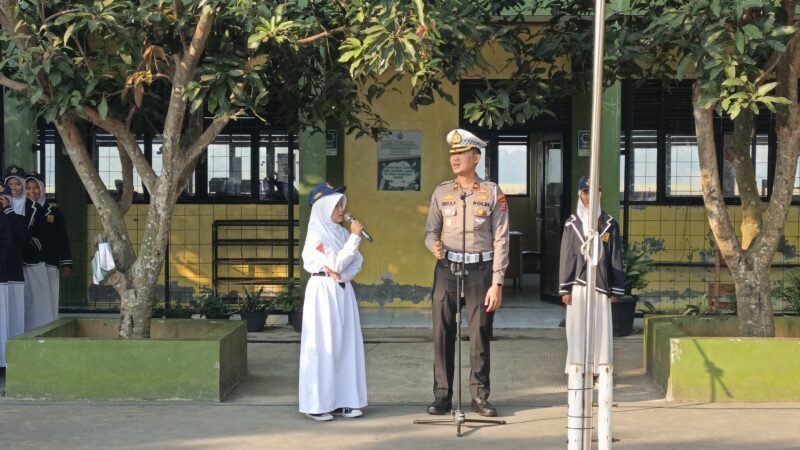 Kasat Lantas Polresta Tangerang Edukasi Pelajar soal Aturan Sepeda Listrik di Jalan Raya