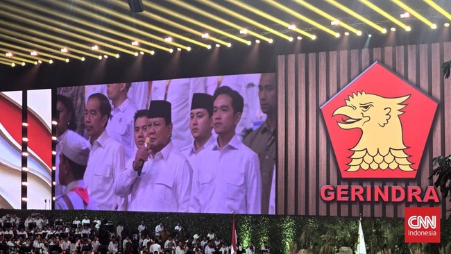 Prabowo Subianto hadir bersama Joko Widodo dan Gibran Rakabuming Raka di HUT ke-17 Partai Gerindra di Sentul, Bogor, Sabtu (15/2).