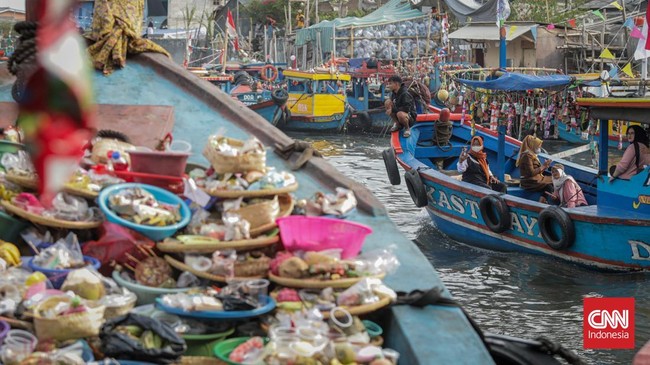 Tradisi Nadran Larung Saji di Kampung Nelayan Cilincing